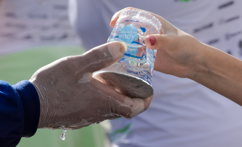Sanepar garante hidratação de 20 mil atletas na Maratona na Ponte de Guaratuba