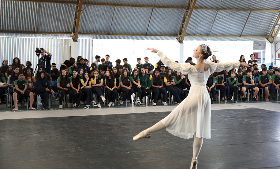 Escola de Dança Teatro Guaíra faz primeira apresentação de 2026 do projeto Guaíra para Todos
