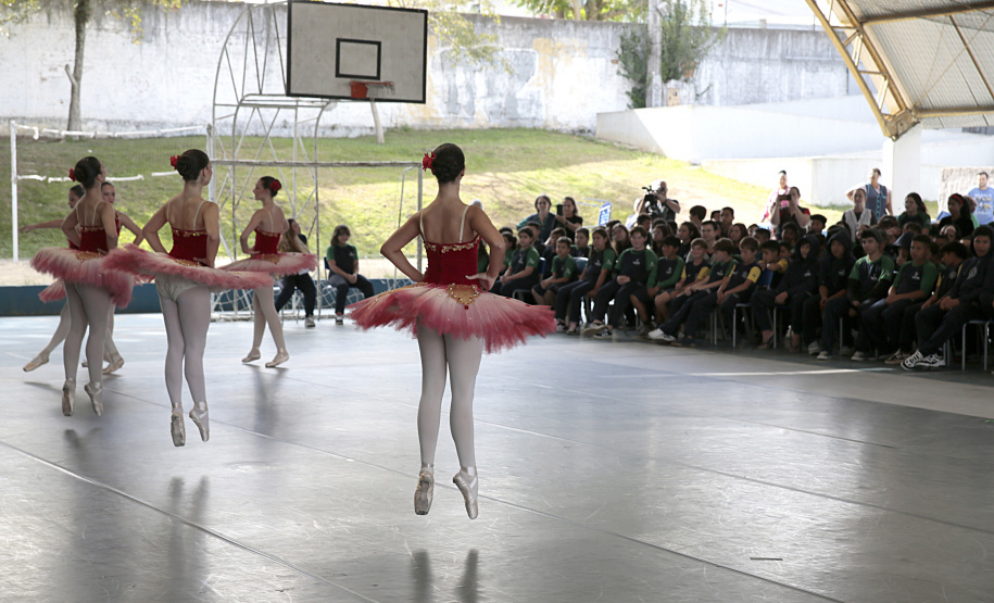 Escola de Dança Teatro Guaíra faz primeira apresentação de 2026 do projeto Guaíra para Todos