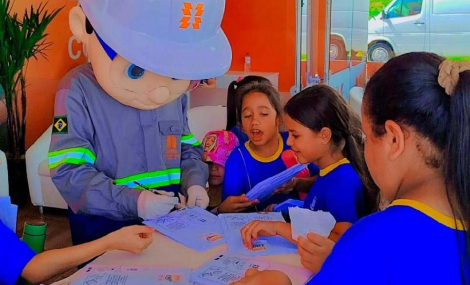 Em feiras agropecuárias, Copel orienta mais de 8 mil estudantes sobre o uso consciente de energia