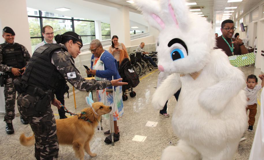 SESA - Hospital de Reabilitação inicia projeto de terapia com cães da Polícia Militar