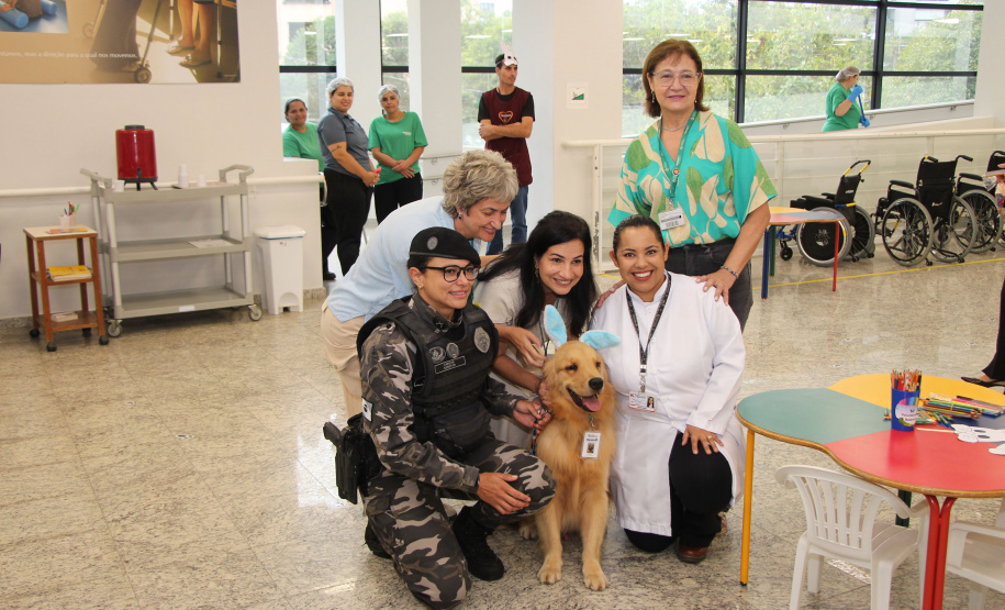 SESA - Hospital de Reabilitação inicia projeto de terapia com cães da Polícia Militar