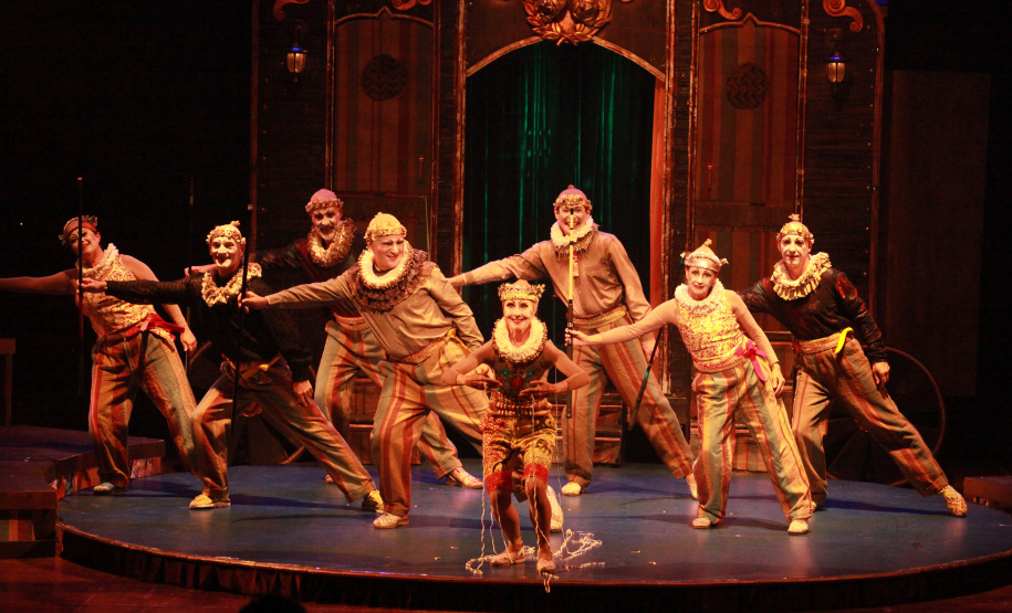 G2 Cia de Dança lota teatro e emociona público em Francisco Beltrão