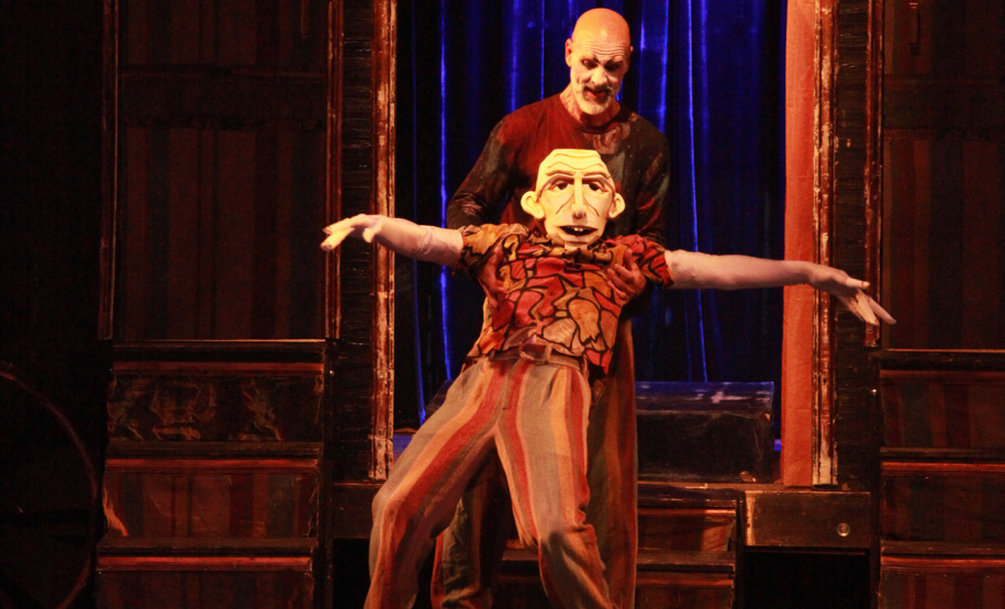 G2 Cia de Dança lota teatro e emociona público em Francisco Beltrão