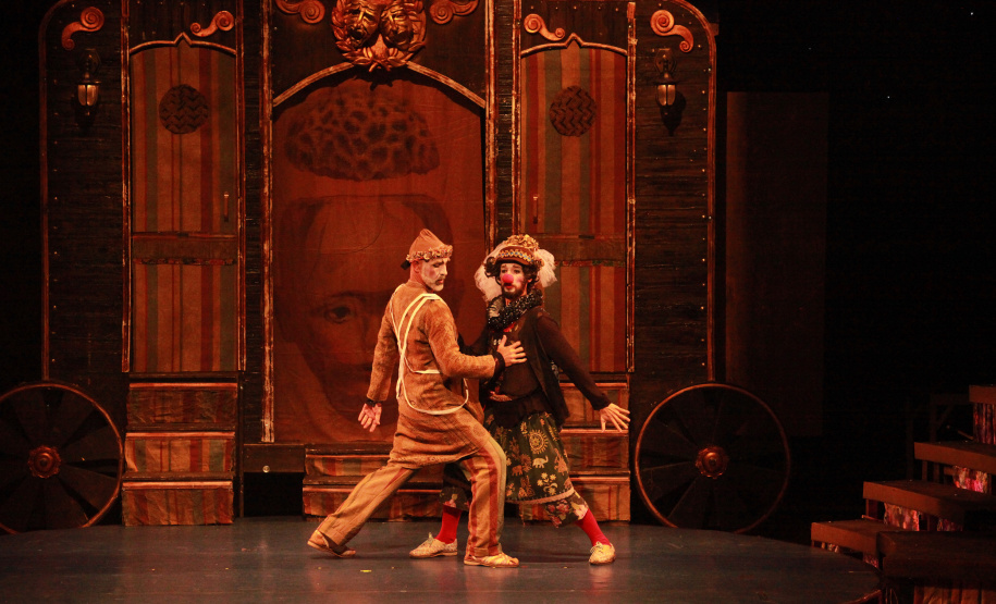 G2 Cia de Dança lota teatro e emociona público em Francisco Beltrão