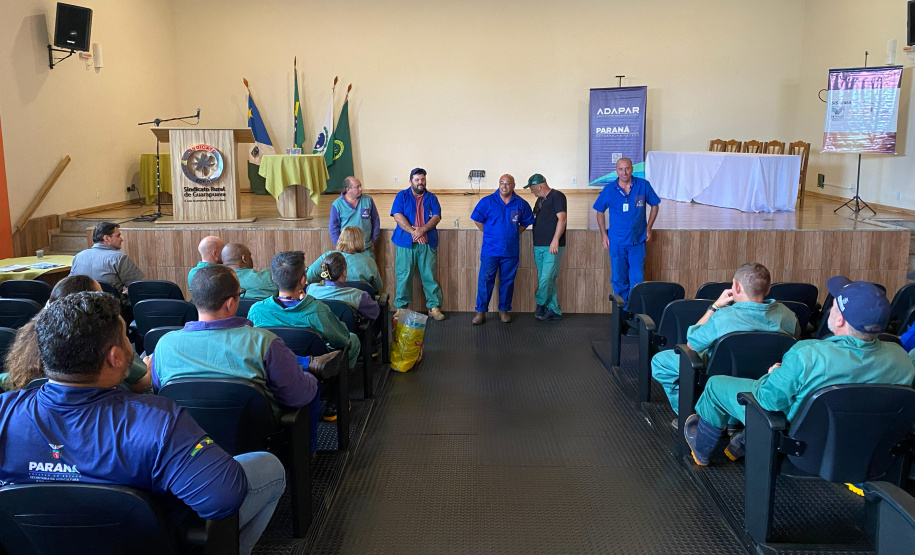 Adapar realiza treinamento para controle de zoonoses em animais de produção