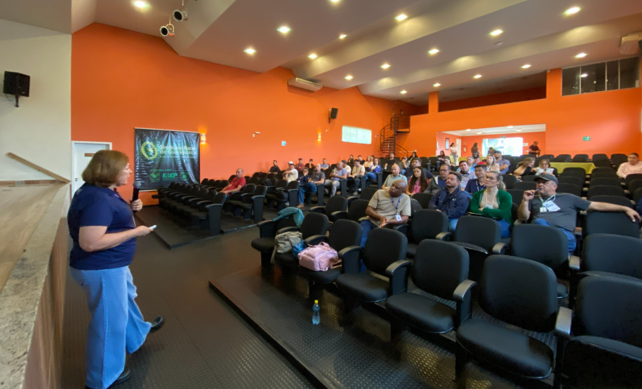 Adapar realiza treinamento para controle de zoonoses em animais de produção