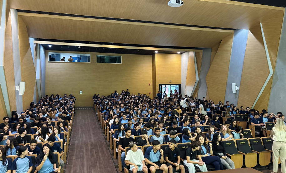 Alunos do Instituto de Educação de Paranaguá retornam às aulas presenciais