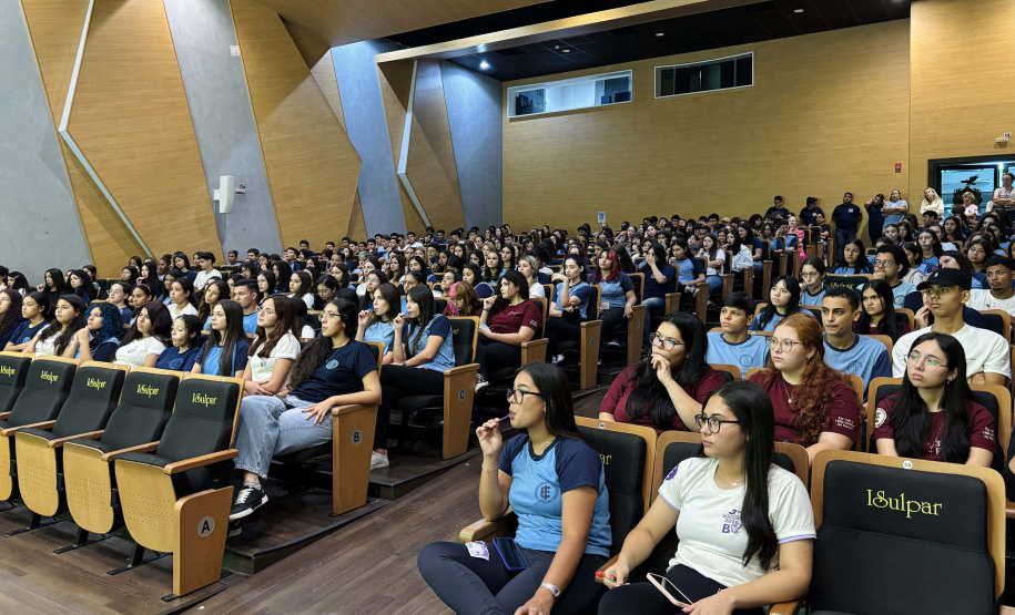 Alunos do Instituto de Educação de Paranaguá retornam às aulas presenciais