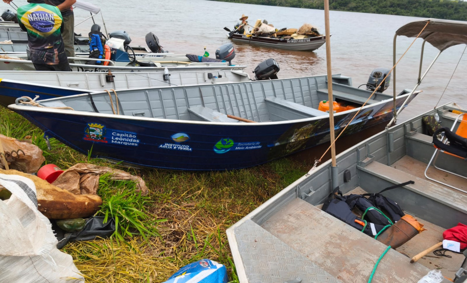 Mutirão recolhe 136 quilos de lixo do lago do Baixo Iguaçu, em Capitão Leônidas Marques