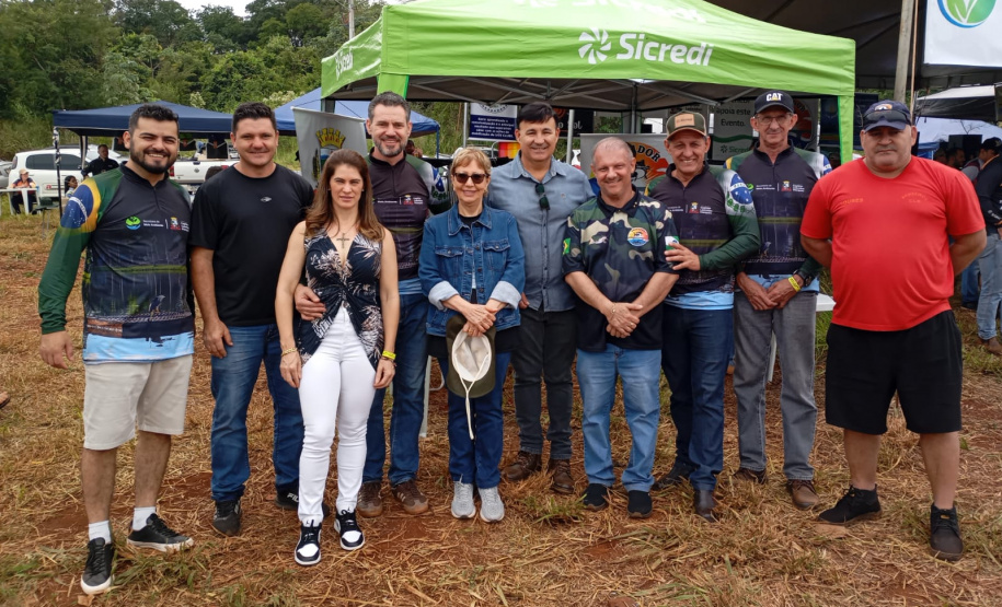Mutirão recolhe 136 quilos de lixo do lago do Baixo Iguaçu, em Capitão Leônidas Marques