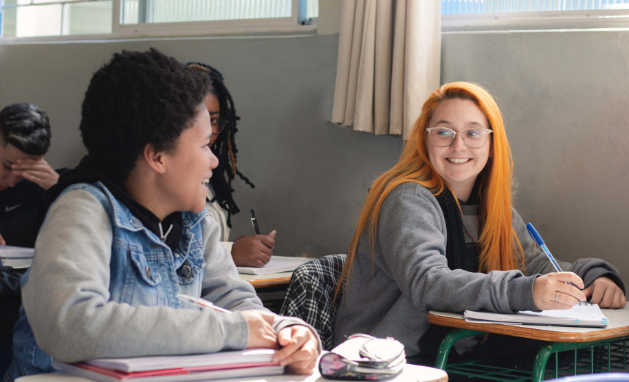 Alunos da rede estadual podem se inscrever no programa Jovem Senador até sexta