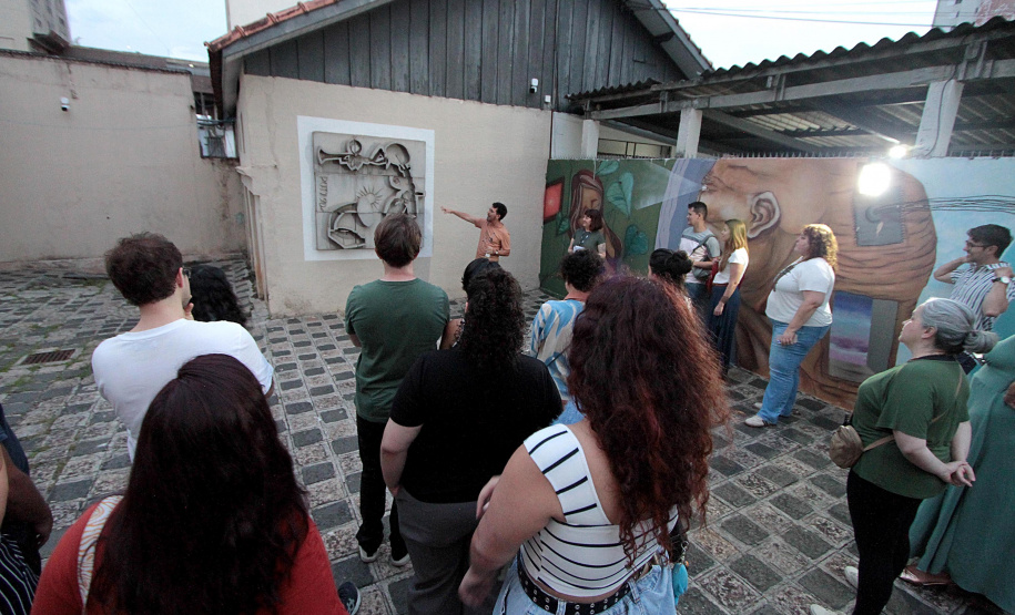 Visitas Guiadas e bate-papo com artista Lilian Gassen na programação de abril no MIS-PR