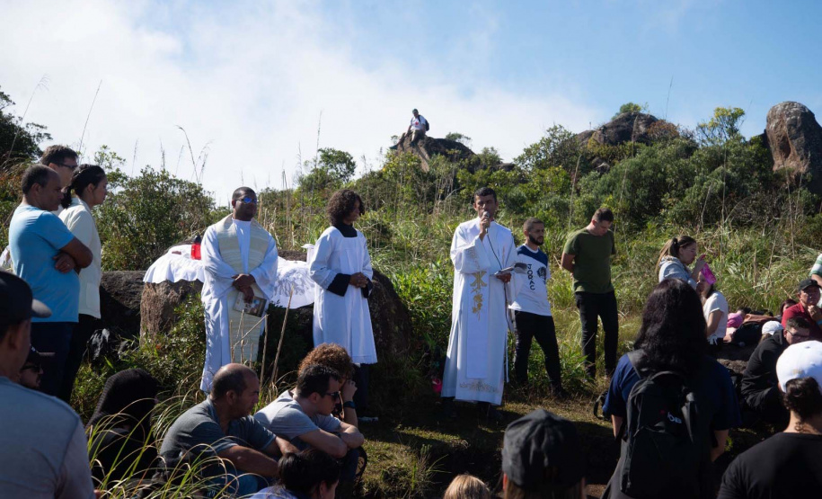 IAT fecha temporariamente trilhas do Anhangava e Samambaia para celebração da Missa da Paz
