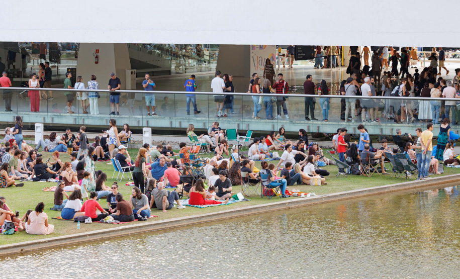 Recorde de público: mais de 3 mil pessoas acompanham concerto da série “Mostly Mozart 2 ” da Orquestra Sinfônica do Paraná no MON