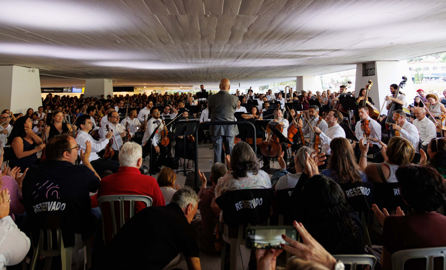 Recorde de público: mais de 3 mil pessoas acompanham concerto da série “Mostly Mozart 2 ” da Orquestra Sinfônica do Paraná no MON