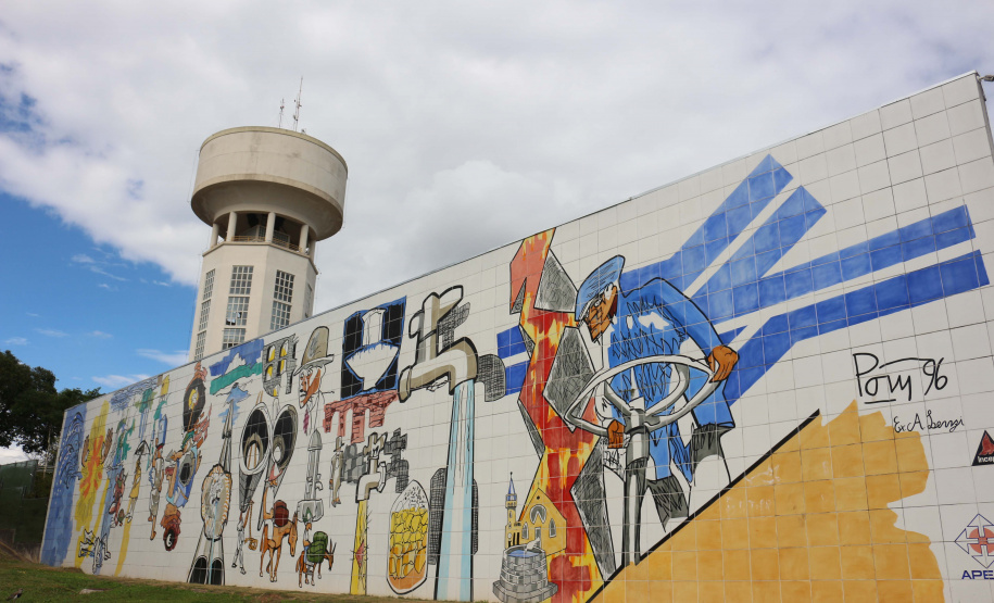 Em Curitiba, Painel de Poty Lazzarotto sobre o saneamento completa 30 anos