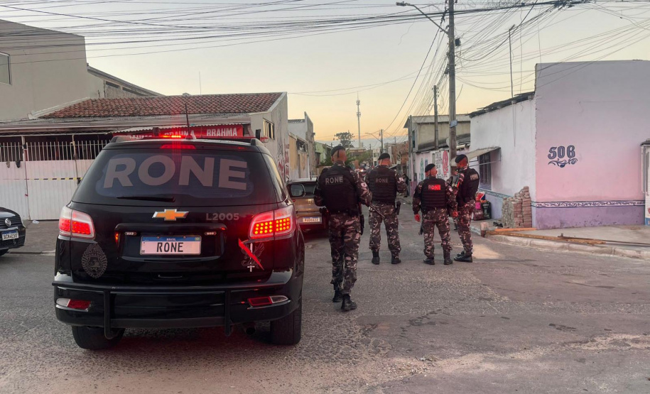 Forças de segurança do Paraná cumprem 41 mandados contra traficantes do Parolin, em Curitiba