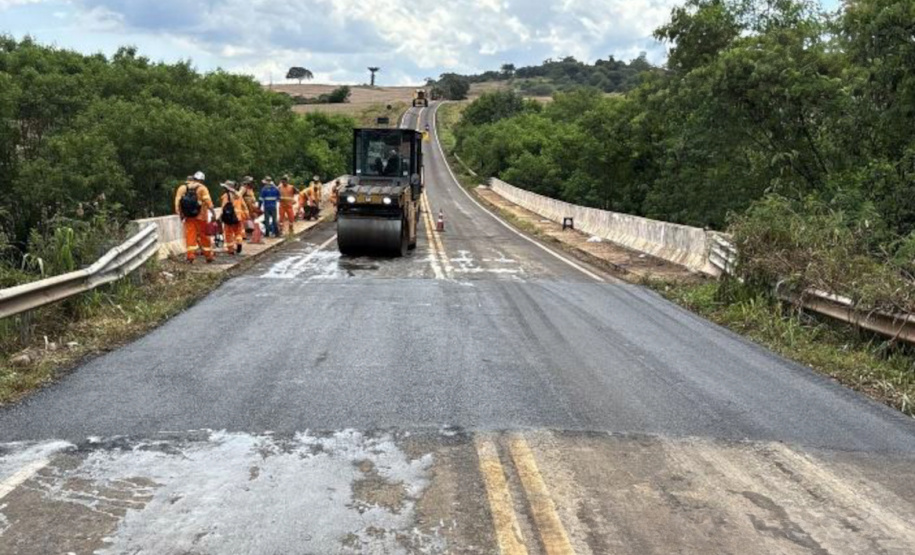 Conservação na PR-650 entre Godoy Moreira e São João do Ivaí