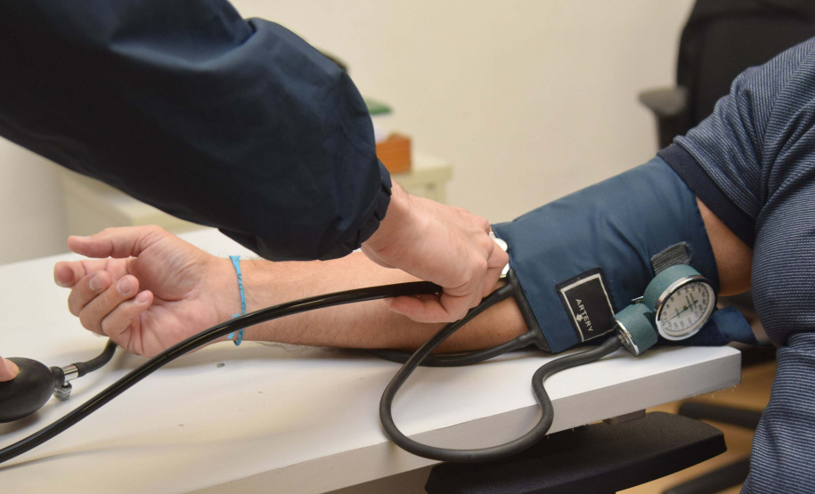 Prevenção e combate à hipertensão arterial começam por mudanças de hábitos alimentares e estilo de vida saudável