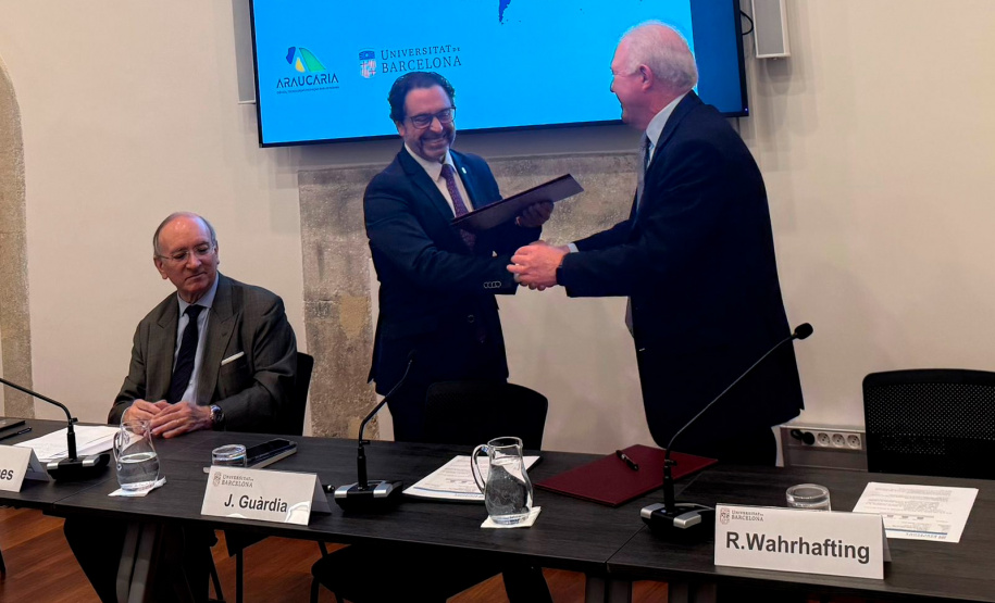 Fundação Araucária lança programas Ganhando o Mundo da Ciência e Interconexões Paraná-Catalunha durante missão em Barcelona