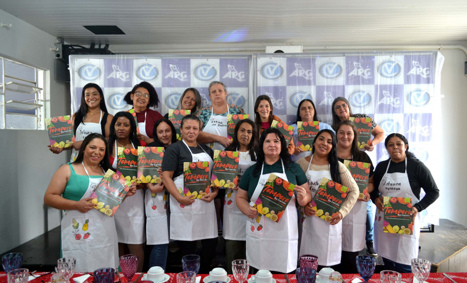 Com 1,5 milhão de refeições por dia, Fundepar disponibiliza livro para qualificar merenda