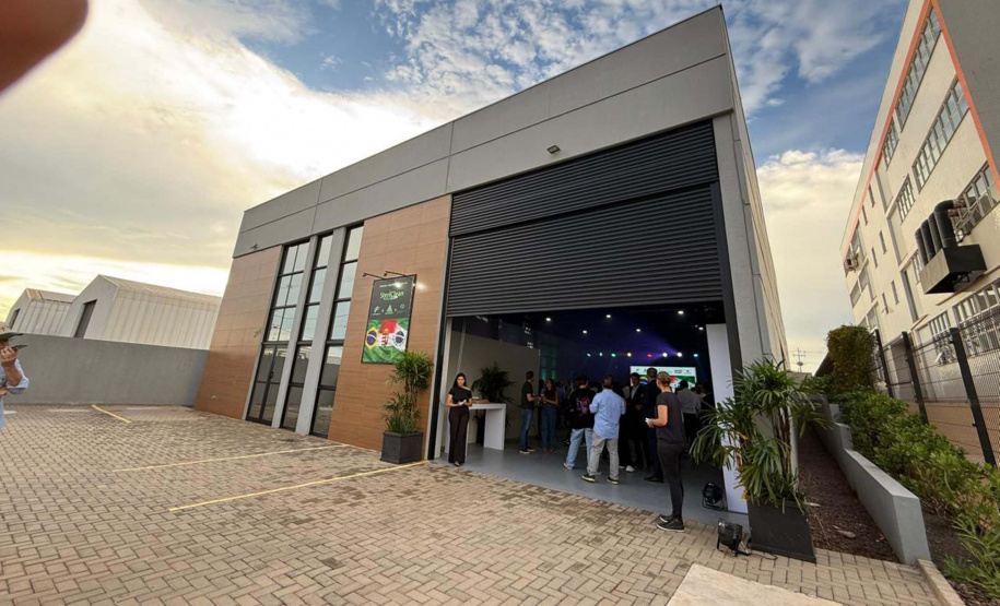 Paraná sedia primeira fábrica do Brasil de tecnologia húngara para o agro