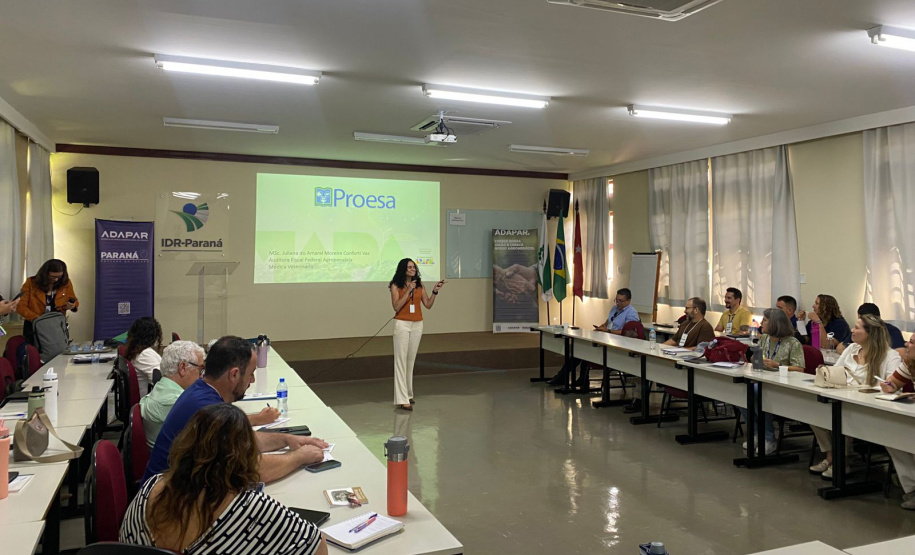 Educação sanitária é tema de workshop promovido pela Adapar em Londrina