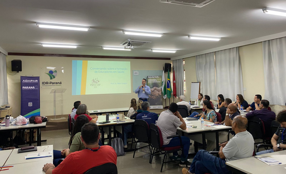 Educação sanitária é tema de workshop promovido pela Adapar em Londrina