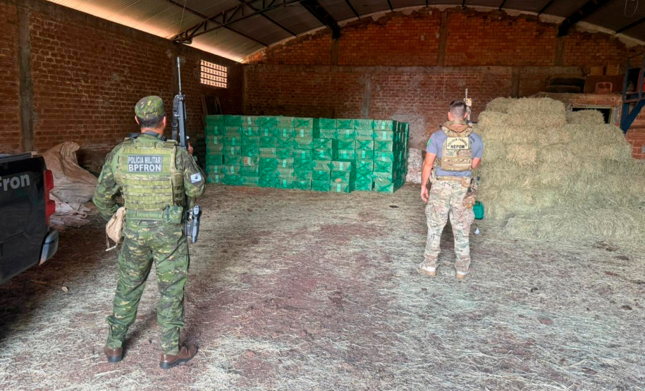 PMPR e PF prendem sete homens e apreendem 20 mil pacotes de cigarros contrabandeados no Noroeste