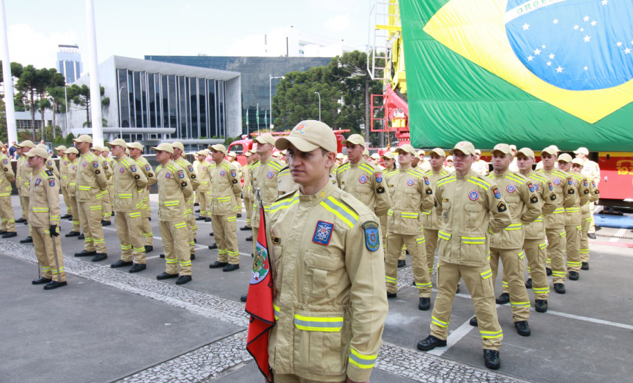Com posse marcada, Corpo de Bombeiros distribui 851 novos soldados pelo Paraná