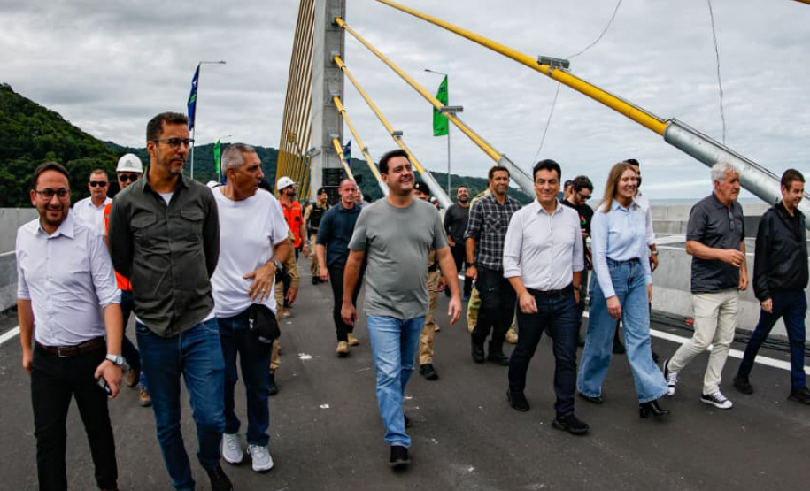 GOVERNADOR NA PONTE