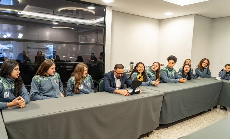 Vitória nos JEBs evidencia protagonismo de estudantes-atletas da rede estadual do Paraná