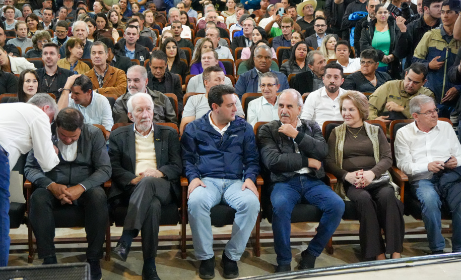 Governador autoriza 964 moradias e R$ 242 milhões em novos investimentos para Cascavel