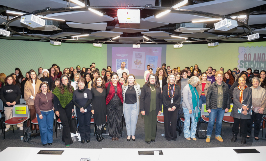 Paraná lança livro com experiências de políticas públicas voltadas às mulheres