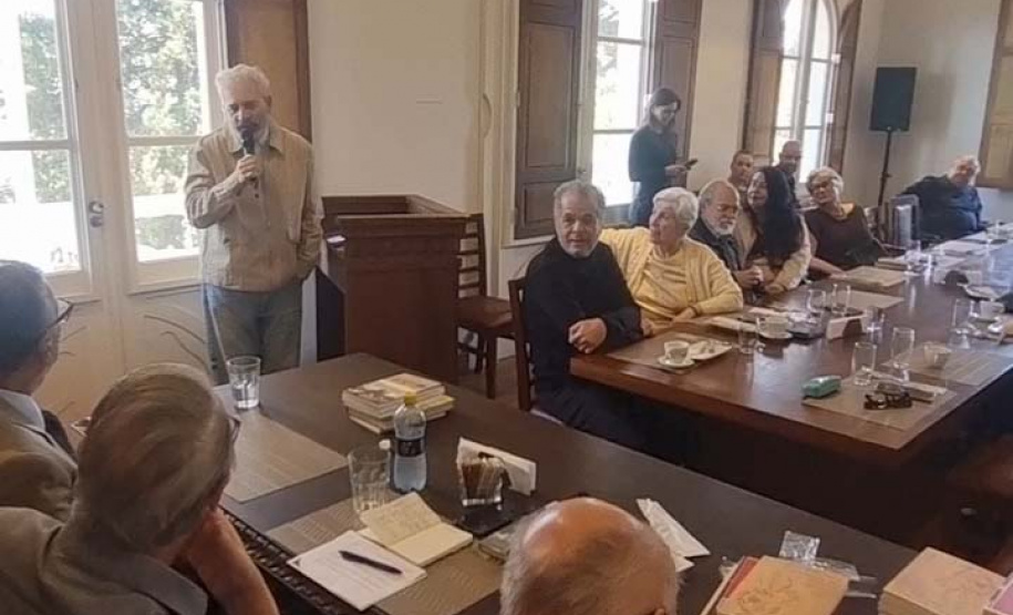 Centro Cultural Teatro Guaíra faz entrega e apresentação do livro sobre os 40 anos da OSP para Academia Paranaense de Letras
