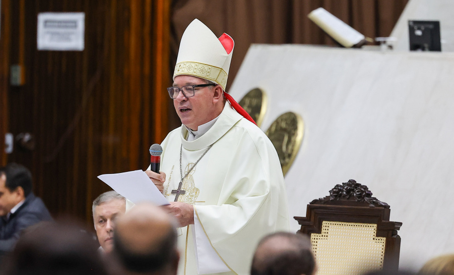 O governador Carlos Massa Ratinho Junior participa nesta terça-feira (26) da sessão solene em Homenagem da Assembleia Legislativa do Estado do Paraná às lideranças religiosas da Igreja Católica e à Conferência Nacional dos Bispos do Brasil – Regional Sul 2
