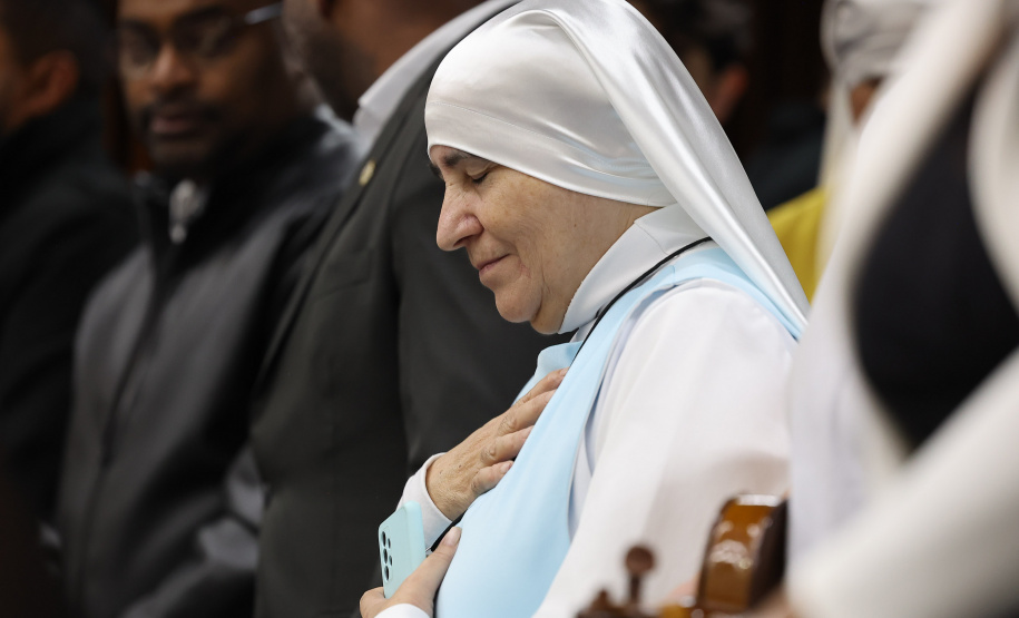 O governador Carlos Massa Ratinho Junior participa nesta terça-feira (26) da sessão solene em Homenagem da Assembleia Legislativa do Estado do Paraná às lideranças religiosas da Igreja Católica e à Conferência Nacional dos Bispos do Brasil – Regional Sul 2