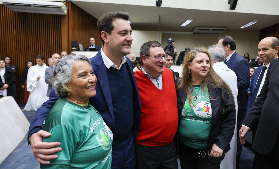 O governador Carlos Massa Ratinho Junior participa nesta terça-feira (26) da sessão solene em Homenagem da Assembleia Legislativa do Estado do Paraná às lideranças religiosas da Igreja Católica e à Conferência Nacional dos Bispos do Brasil – Regional Sul 2