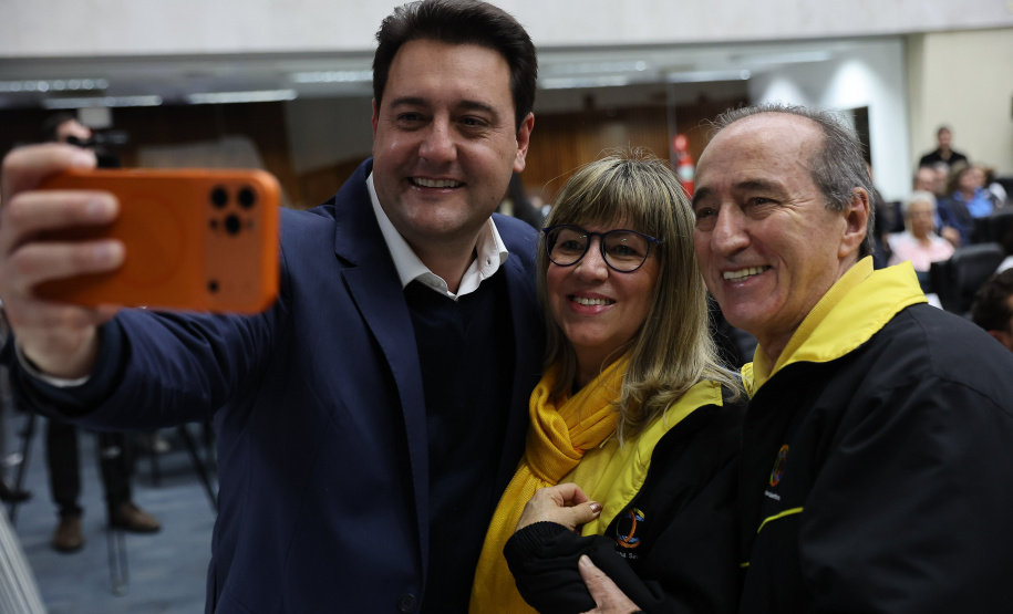 O governador Carlos Massa Ratinho Junior participa nesta terça-feira (26) da sessão solene em Homenagem da Assembleia Legislativa do Estado do Paraná às lideranças religiosas da Igreja Católica e à Conferência Nacional dos Bispos do Brasil – Regional Sul 2