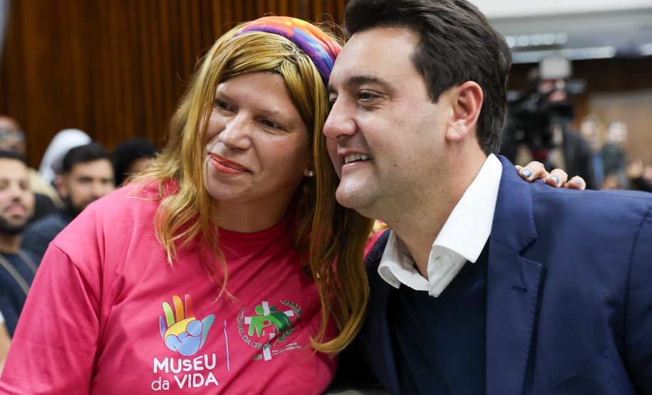 O governador Carlos Massa Ratinho Junior participa nesta terça-feira (26) da sessão solene em Homenagem da Assembleia Legislativa do Estado do Paraná às lideranças religiosas da Igreja Católica e à Conferência Nacional dos Bispos do Brasil – Regional Sul 2