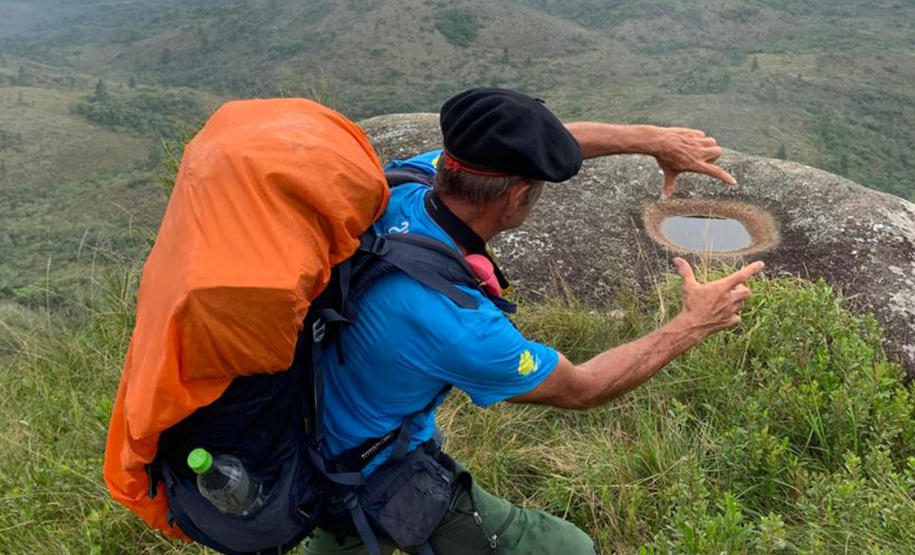 Francês que percorre os Caminhos do Peabiru passa por Curitiba após 50 dias do início de sua jornada
