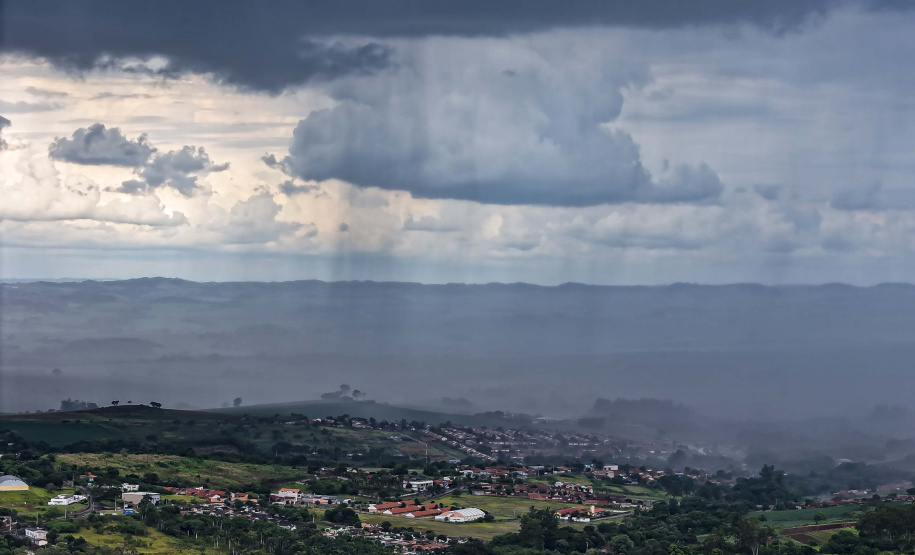 FIM DE SEMANA SERÁ DE CHUVA NA FAIXA OESTE DO PARANÁ, AFIRMA SIMEPAR