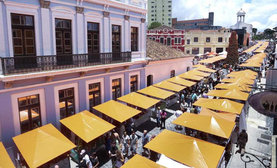 Mais de 456 mil turistas de outros países já visitaram o Paraná neste ano