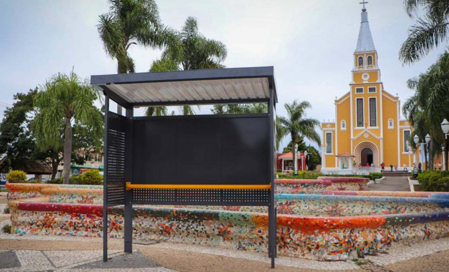 Governo do Estado conclui entrega de 1.200 abrigos de ponto de ônibus para 75 municípios do Paraná