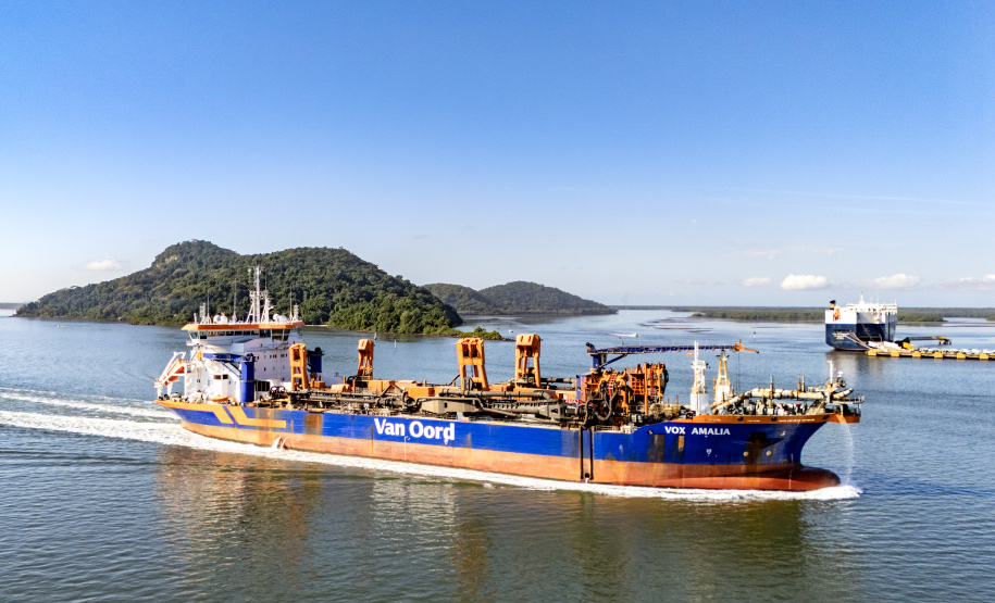 Portos do Paraná realiza campanha de dragagem de manutenção do Canal de Paranaguá