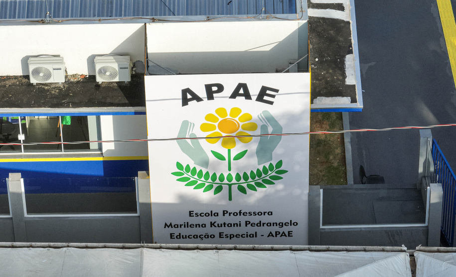 Governador entrega nova APAE e anuncia mais R$ 8 milhões para Prado Ferreira
