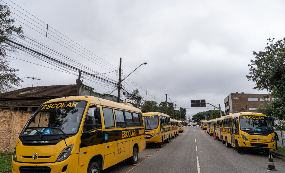 Educação realiza mais uma etapa da maior entrega de ônibus escolares da história
