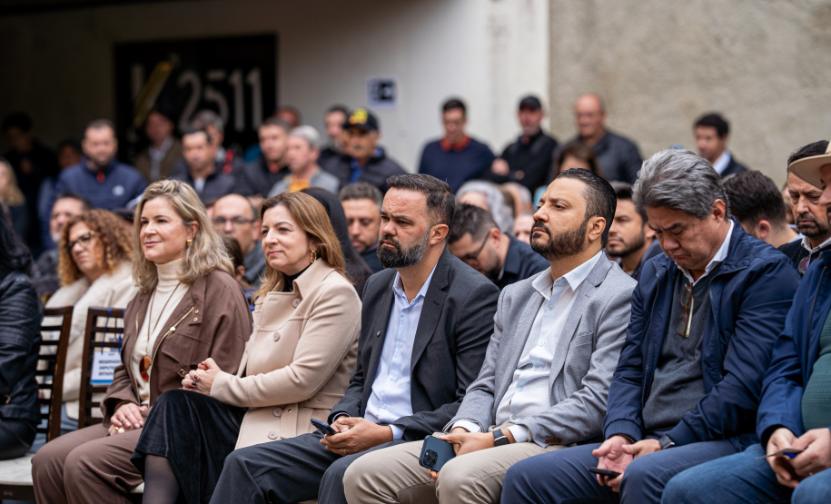Educação realiza mais uma etapa da maior entrega de ônibus escolares da história