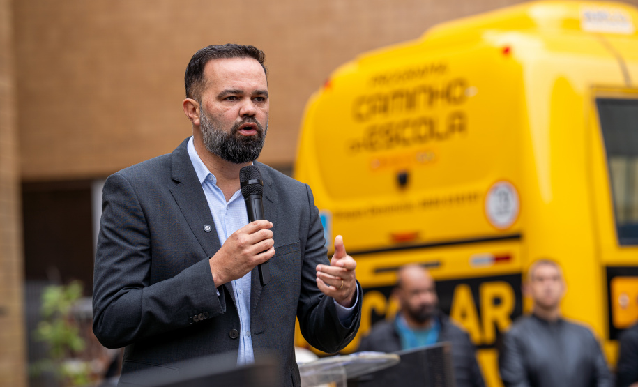 Educação realiza mais uma etapa da maior entrega de ônibus escolares da história